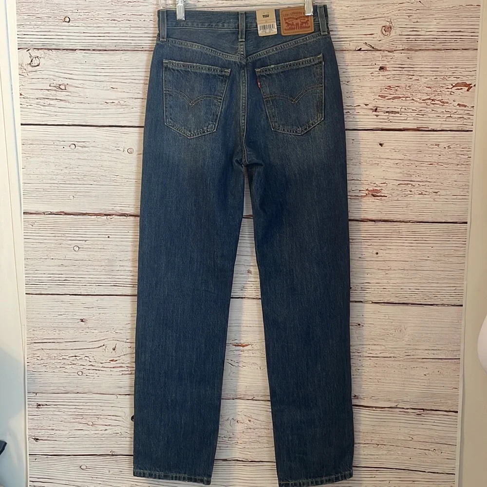Levis - Picture 9 of 11